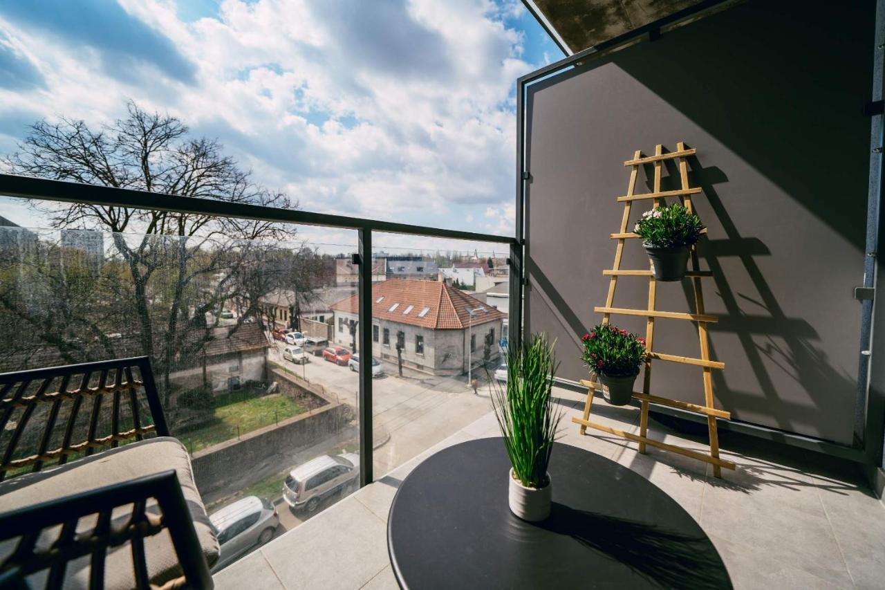 Luxury Apartment W. City Views In Kosice Old Town Exterior photo